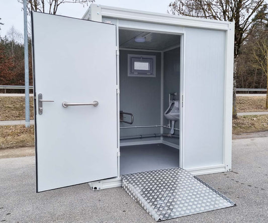 Behinderten Toilette - WC Container mit Rampe - barrierefrei RAL9002
