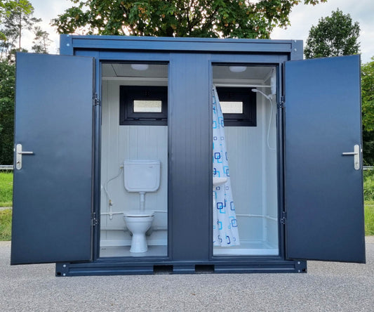 Sanitärcontainer mit Dusche WC und Pissoir – RAL 7016 Anthrazitgrau