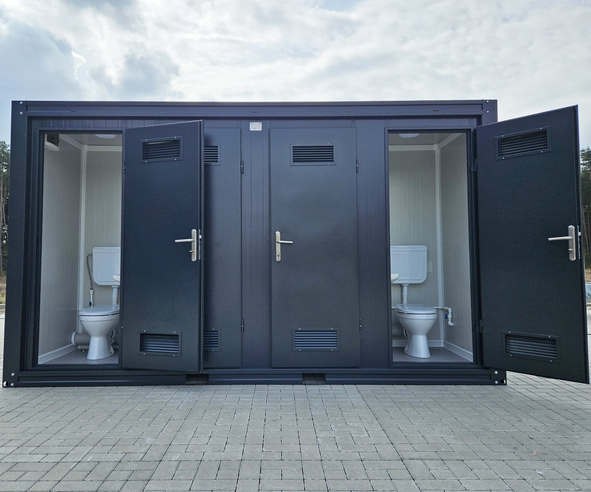 Sanitärcontainer 4x2 m RAL7016 – 4 WC-Kabinen & 4 Pissoirs