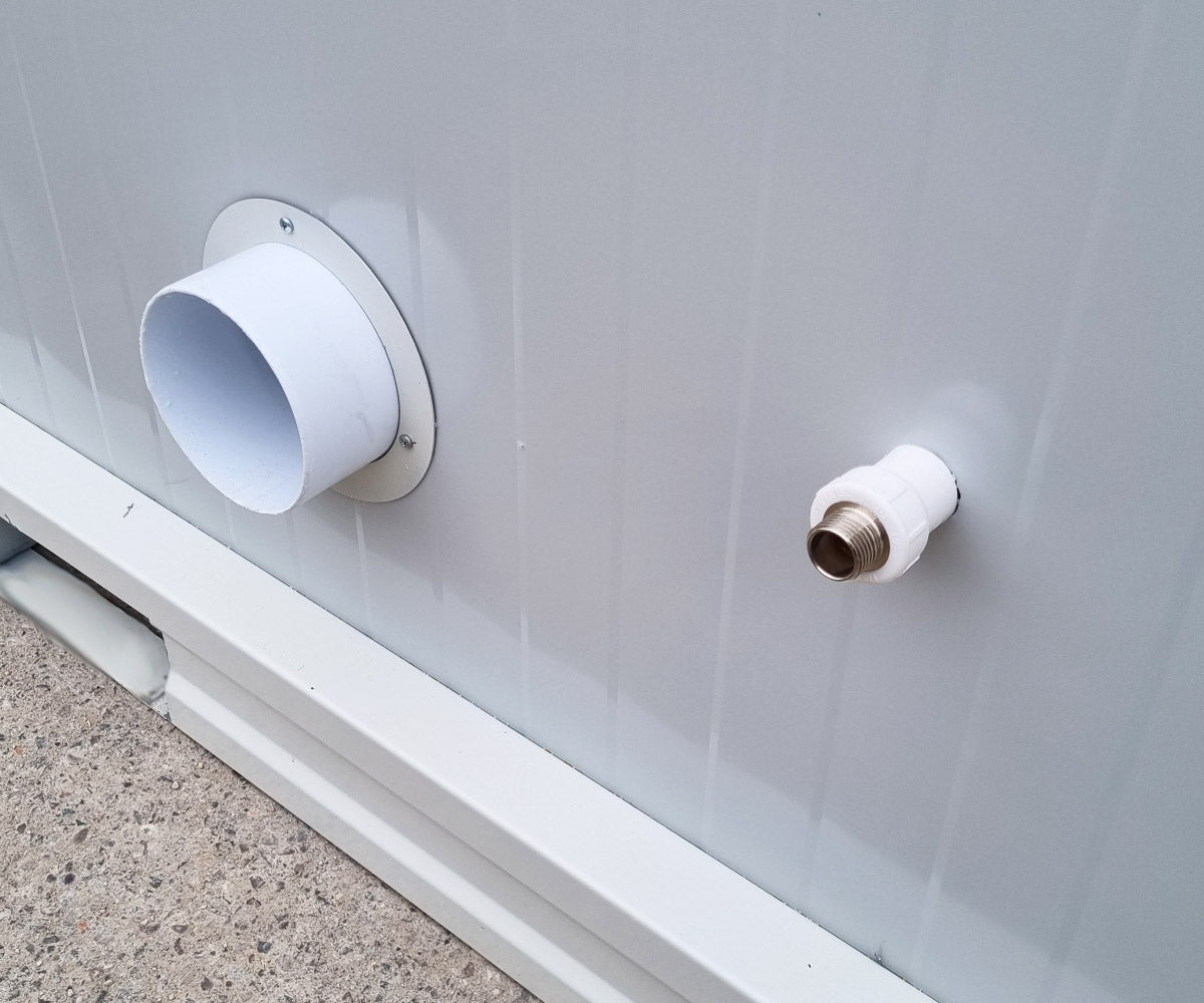 Behinderten Toilette - WC Container mit Rampe - barrierefrei RAL9002