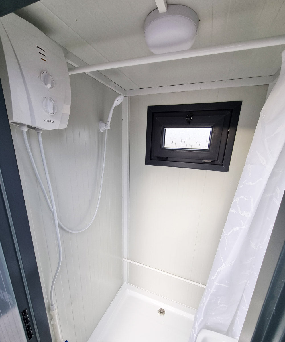 Duschcontainer - Sanitärcontainer als Doppelkabine mit zwei Duschen - RAL7016 Anthrazit