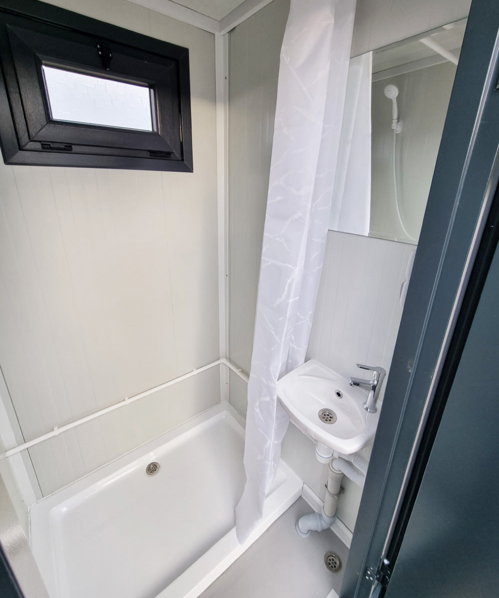 Duschcontainer - Sanitärcontainer als Doppelkabine mit zwei Duschen - RAL7016 Anthrazit