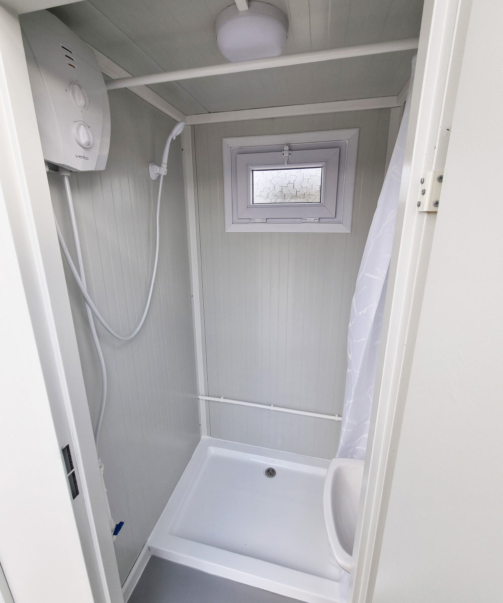 Duschcontainer - Sanitärcontainer als Doppelkabine mit zwei Duschen - RAL9002 weiß