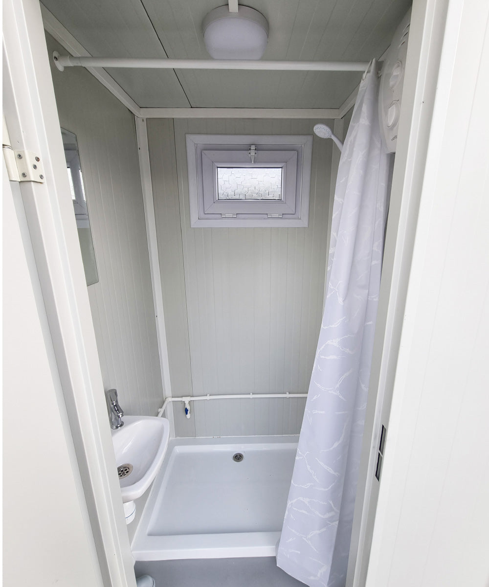 Duschcontainer - Sanitärcontainer als Doppelkabine mit zwei Duschen - RAL9002 weiß