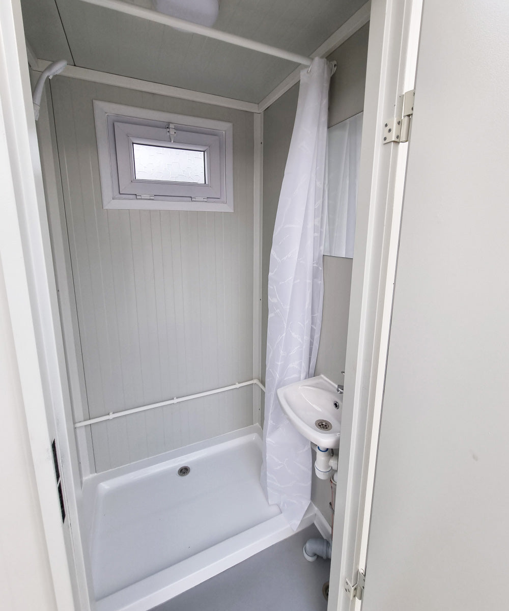 Duschcontainer - Sanitärcontainer als Doppelkabine mit zwei Duschen - RAL9002 weiß