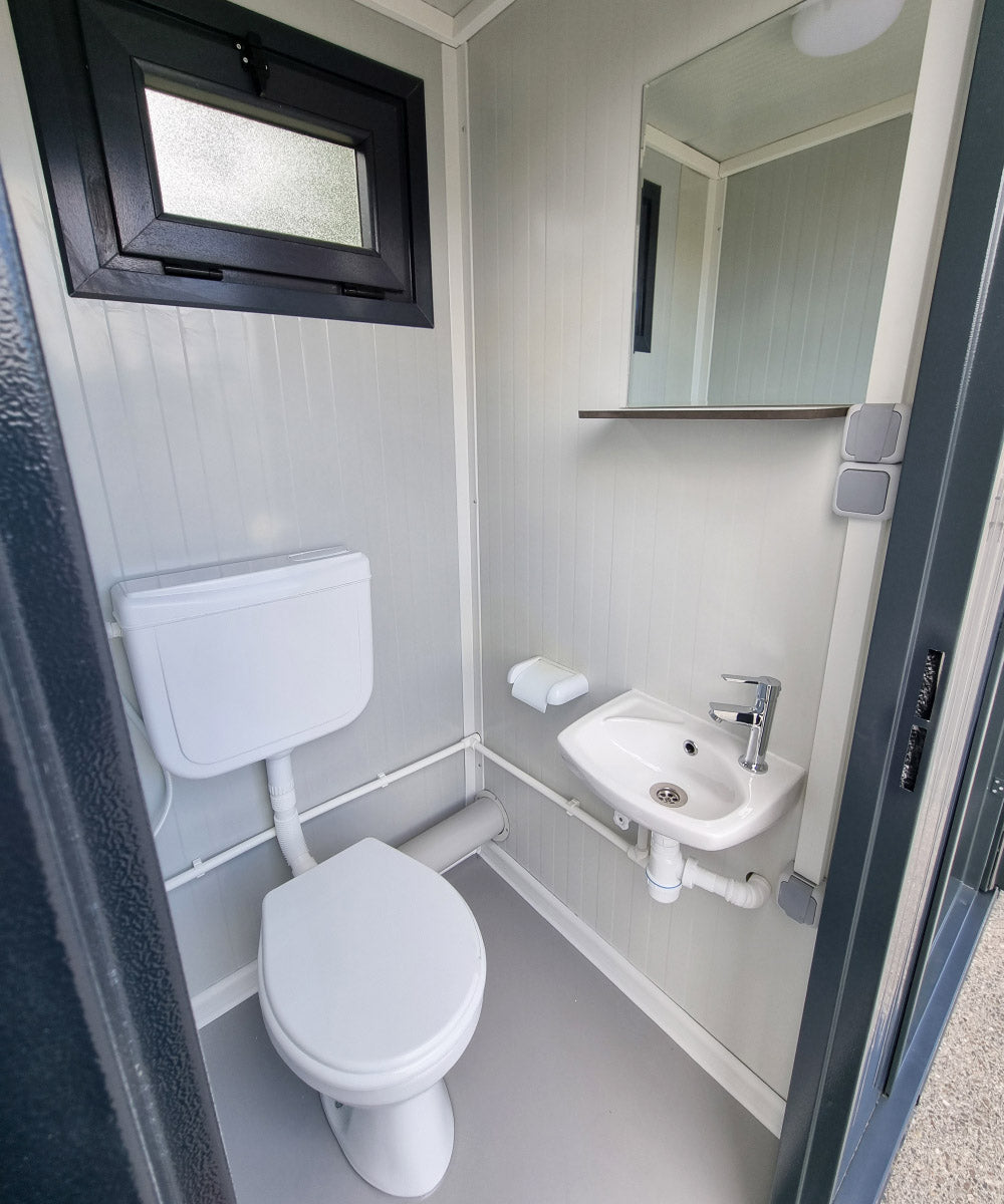WC Toilettencontainer für Frauen als Doppelkabine in RAL 7016 Anthrazit