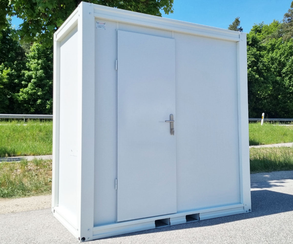Großer Sanitärcontainer mit WC Dusche und Warmwasser in RAL9002 weiß