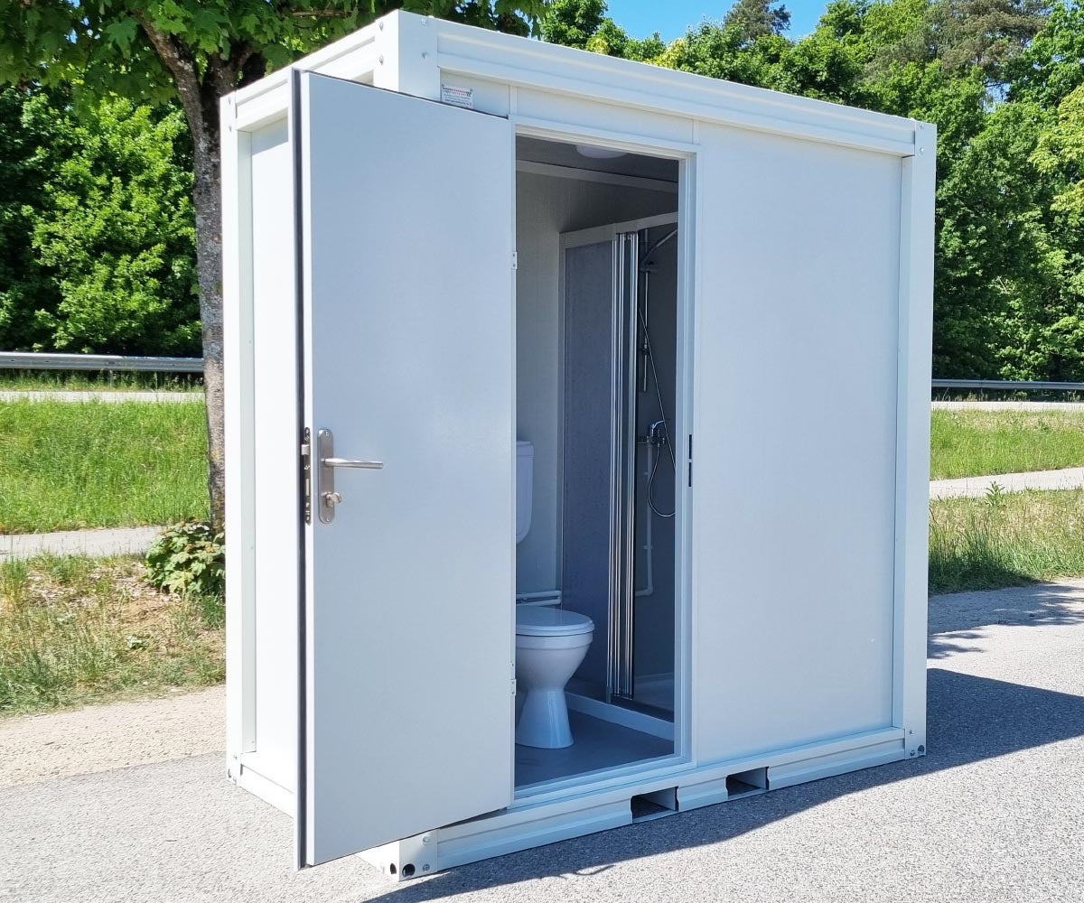 Großer Sanitärcontainer mit WC Dusche und Warmwasser in RAL9002 weiß