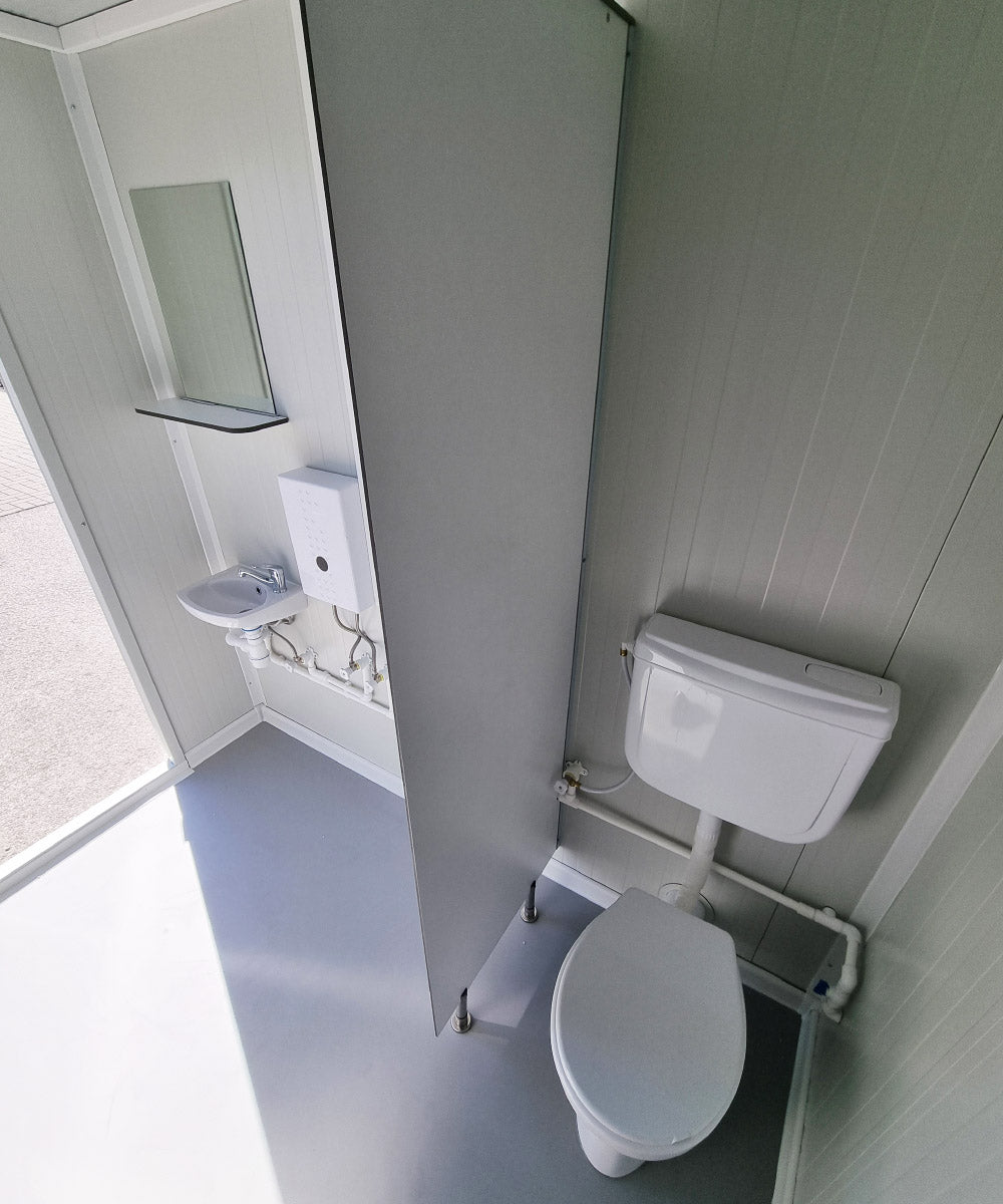 PREMIUM 3m Toilettencontainer - Doppelkabine Frau / Mann RAL9002 mit Heizung und Warmwasser