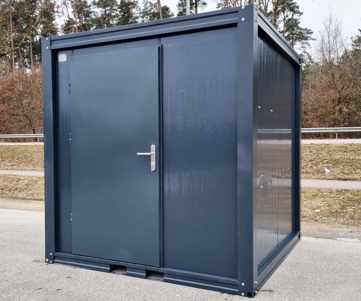 Behindertengerechter Sanitärcontainer mit Rampe und Warmwasser – RAL 7016