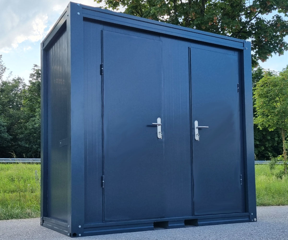 Sanitärcontainer mit Dusche WC und Pissoir – RAL 7016 Anthrazitgrau