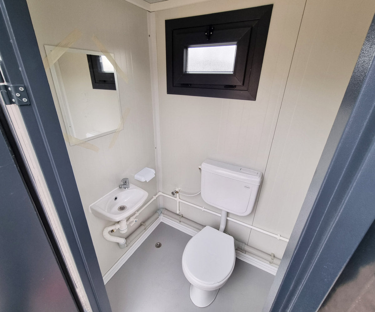 Sanitärcontainer - WC mit Waschbecken und Pissoir RAL7016 Anthrazit