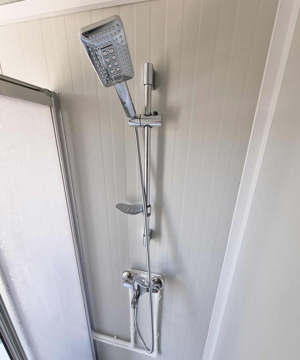 Sanitärcontainer mit WC Dusche und Warmwasser in RAL7016 Anthrazit