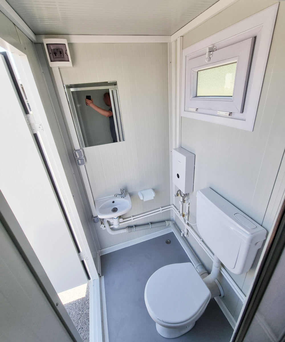 Sanitärcontainer mit WC Dusche und Warmwasser in RAL7016 Anthrazit