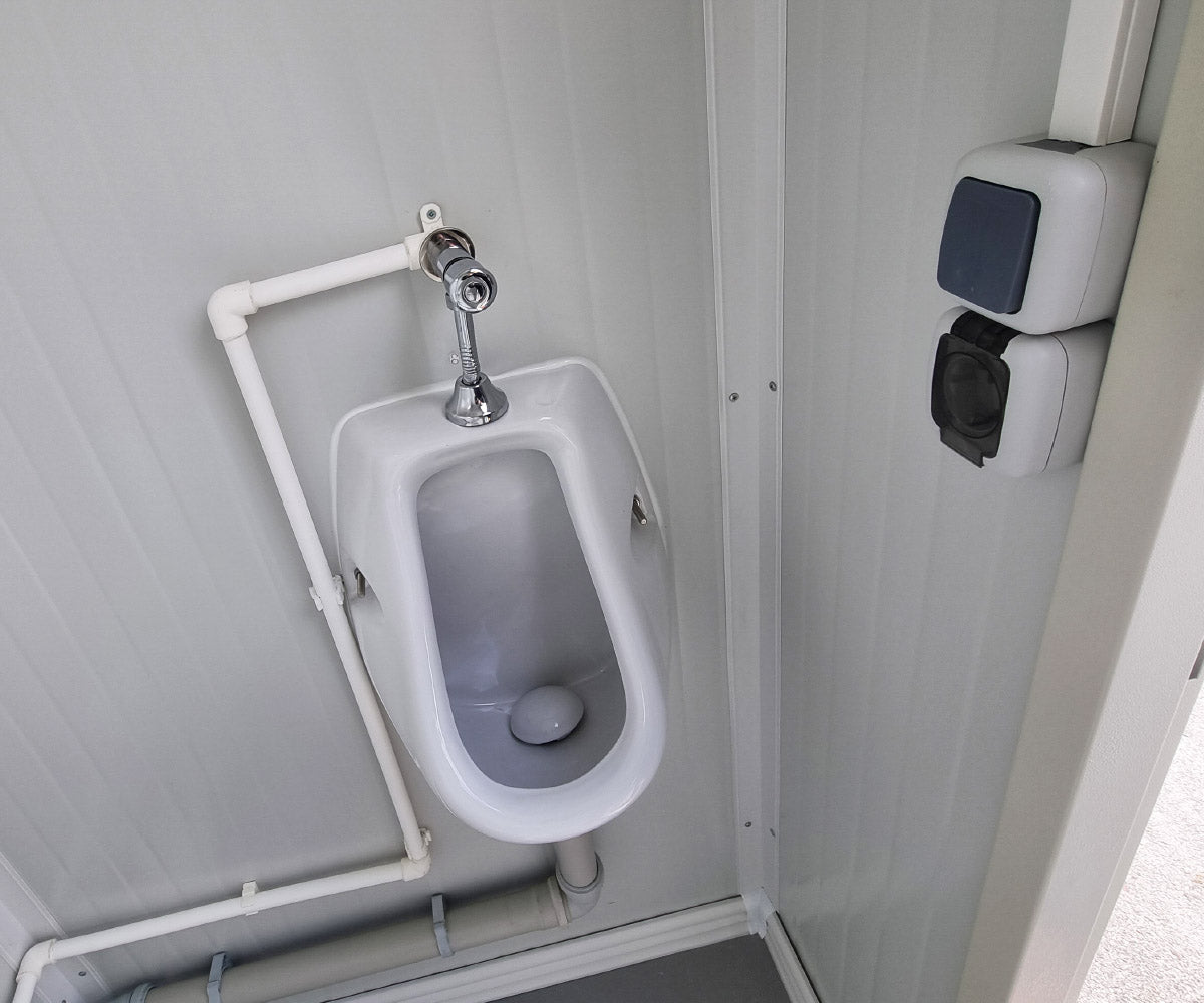Sanitärcontainer RAL 9002 - Klo Pissoir Waschbecken mit Warmwasser