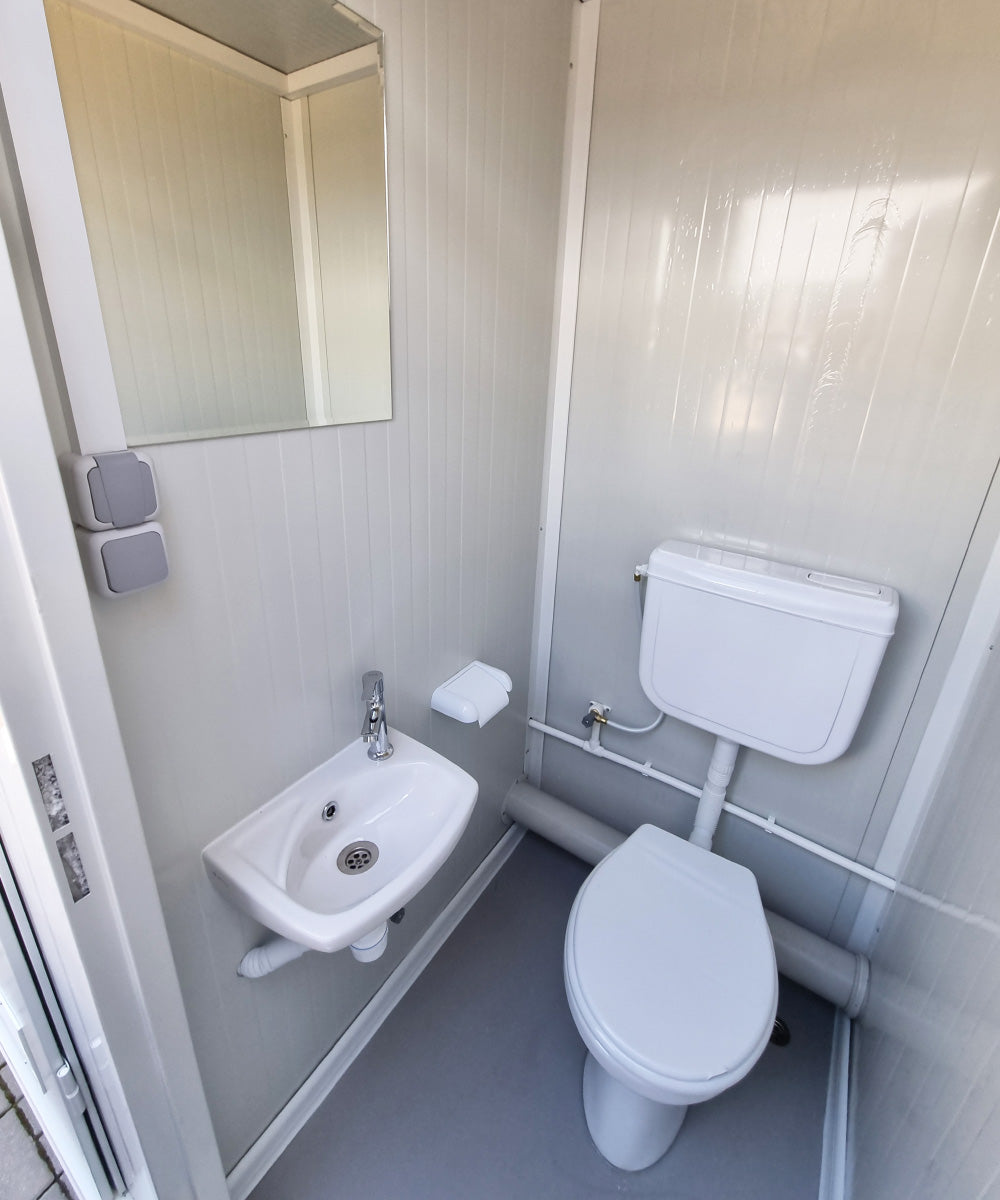 XXL Toilettencontainer mit 8 Kabinen für Veranstaltungen RAL 9002
